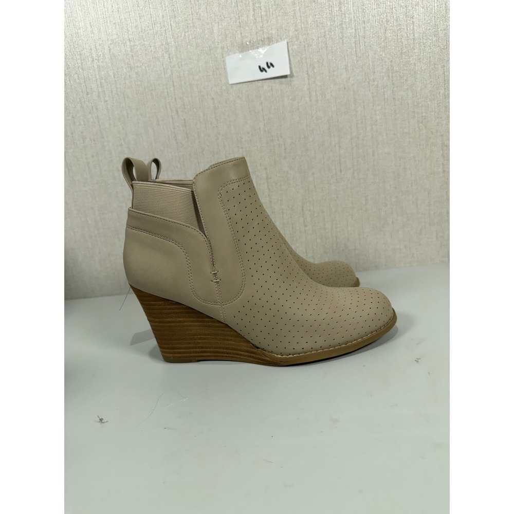 DV DOLCE VITA ANTHROPOLOGIE GERDY SIZE 8 PERFORATED ANKLE WEDGE BOOTIE BOOT